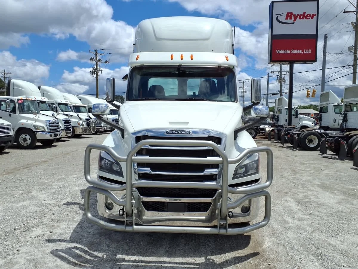 2020 Freightliner Cascadia in Greenville, SC — photo 2