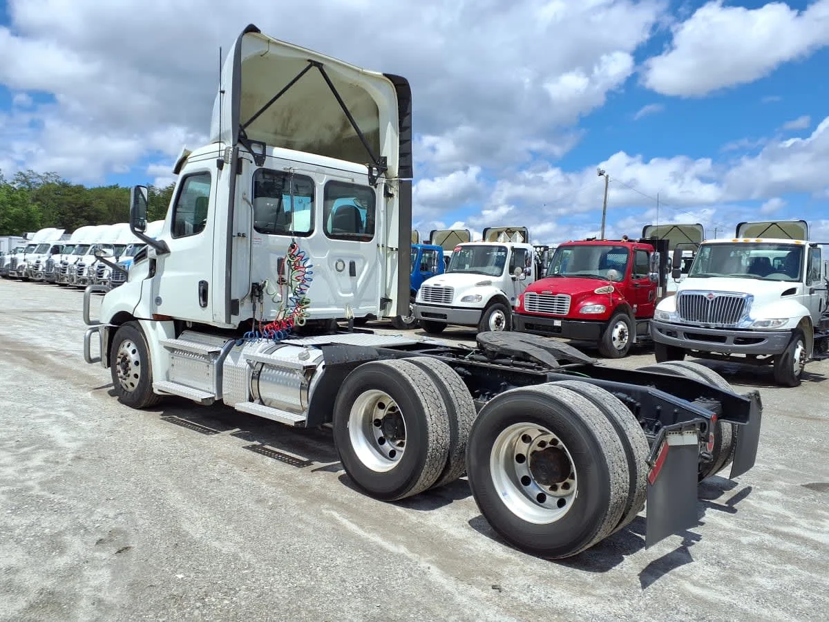 2020 Freightliner Cascadia in Greenville, SC — photo 6