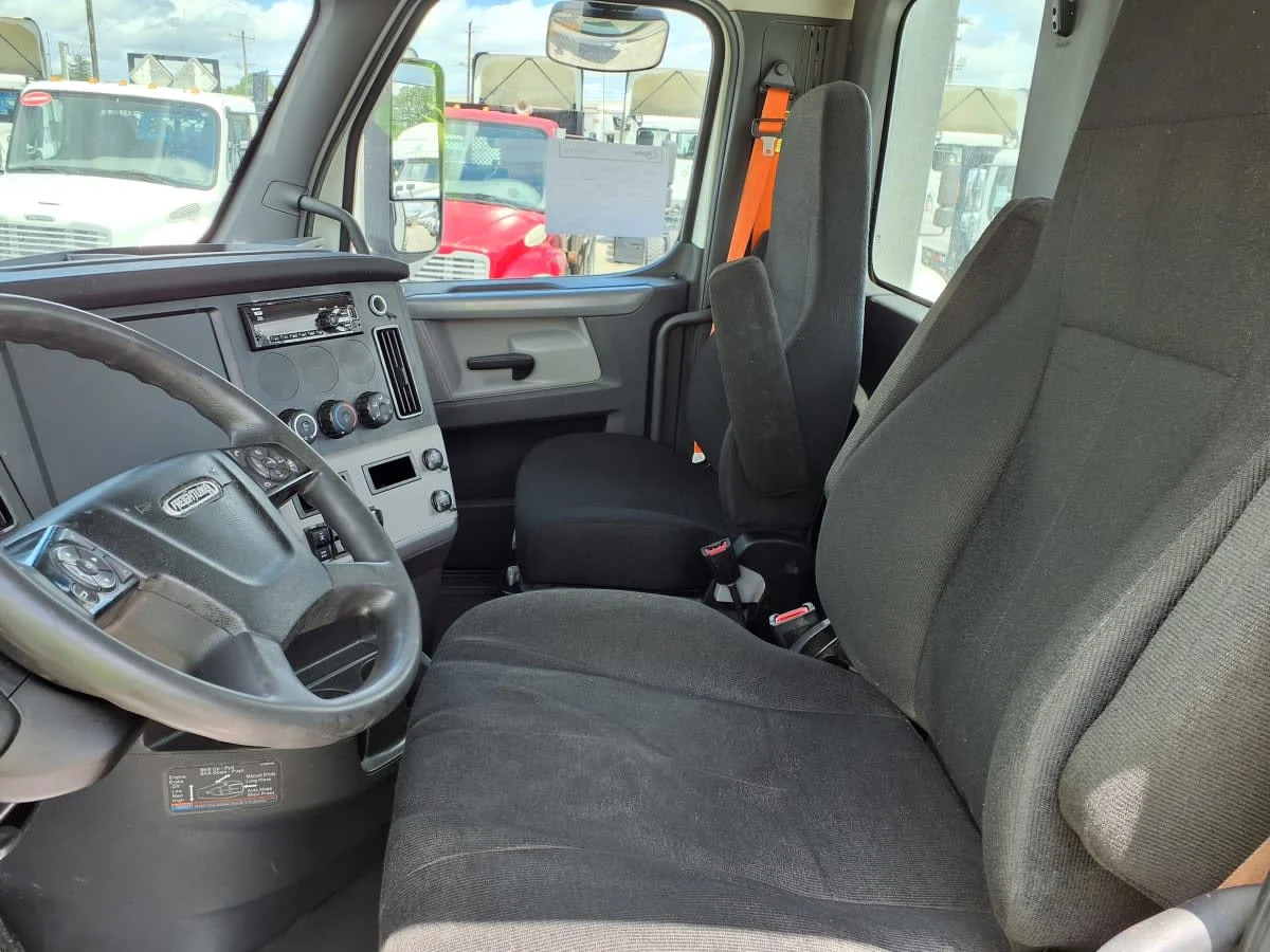 2020 Freightliner Cascadia in Greenville, SC — photo 7
