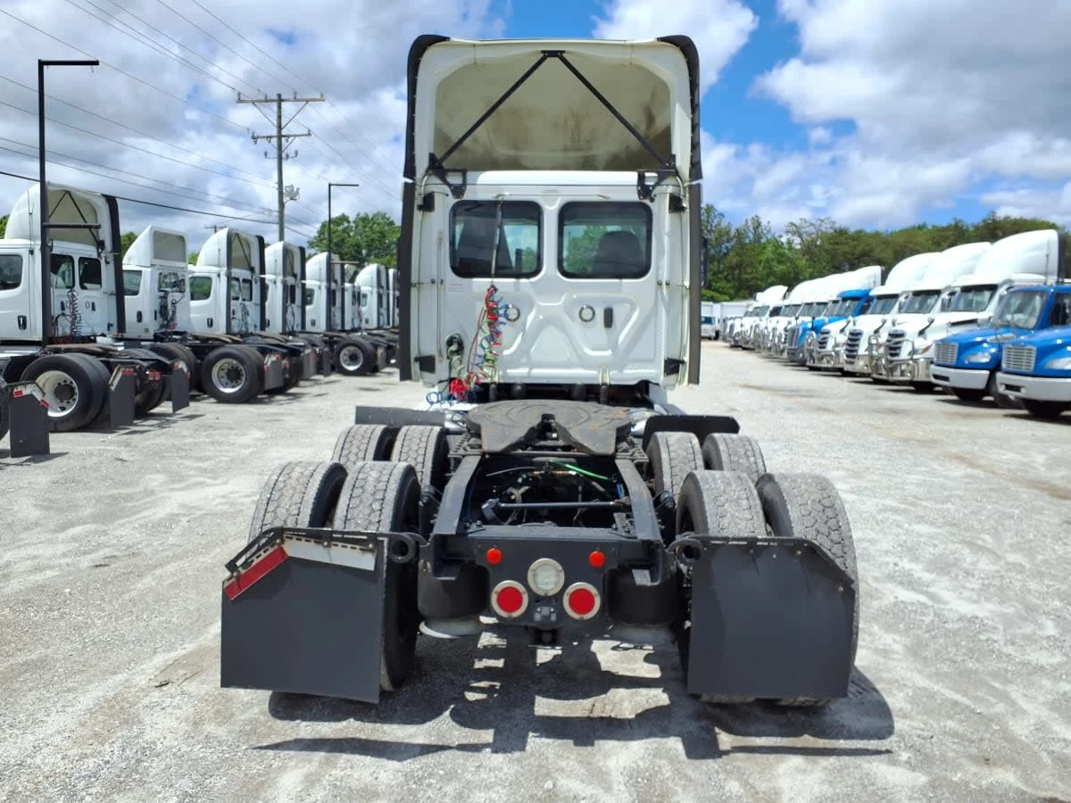 2020 Freightliner Cascadia in Greenville, SC — photo 5