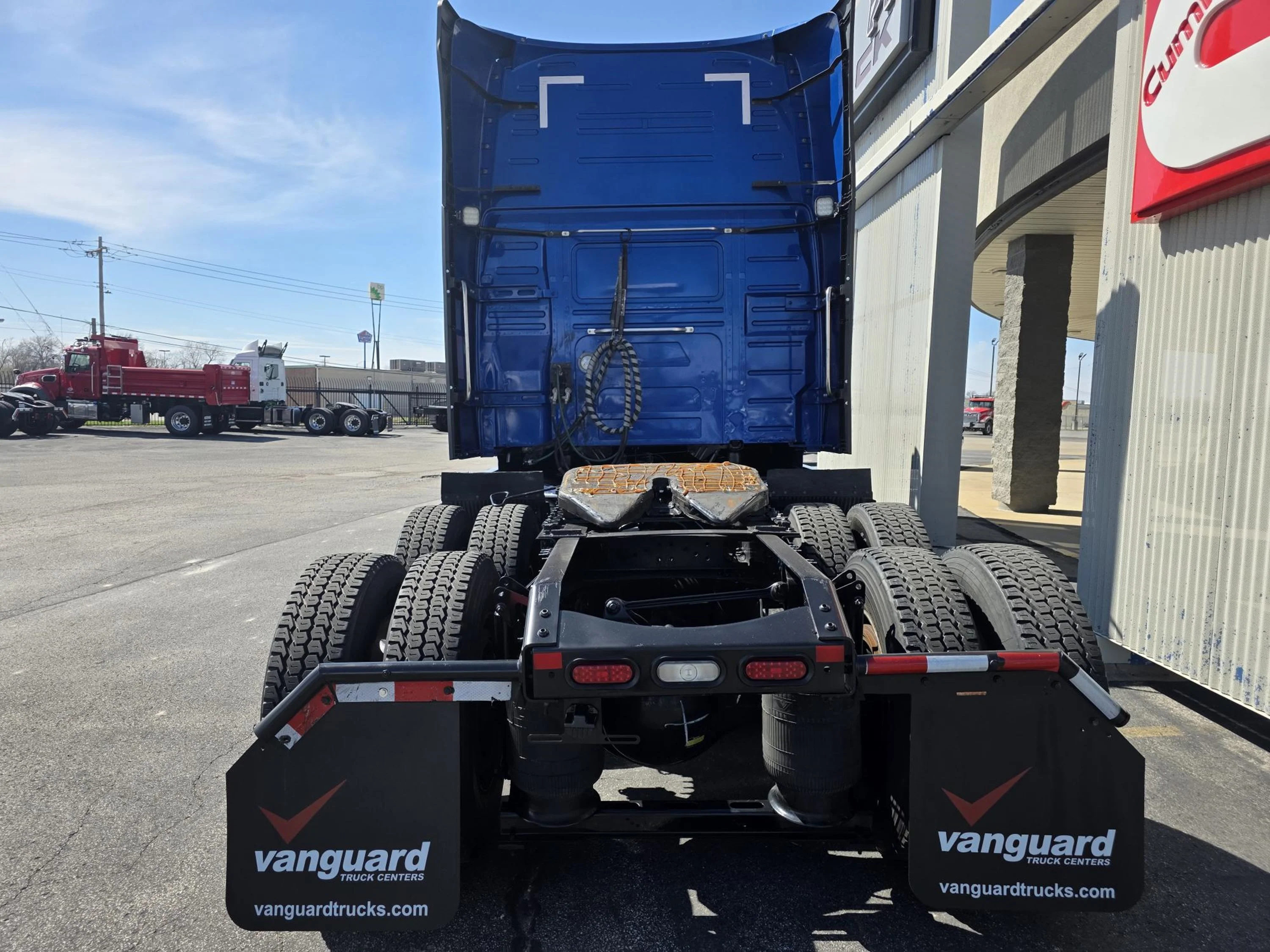 2021 Volvo VNL 760 - image 4