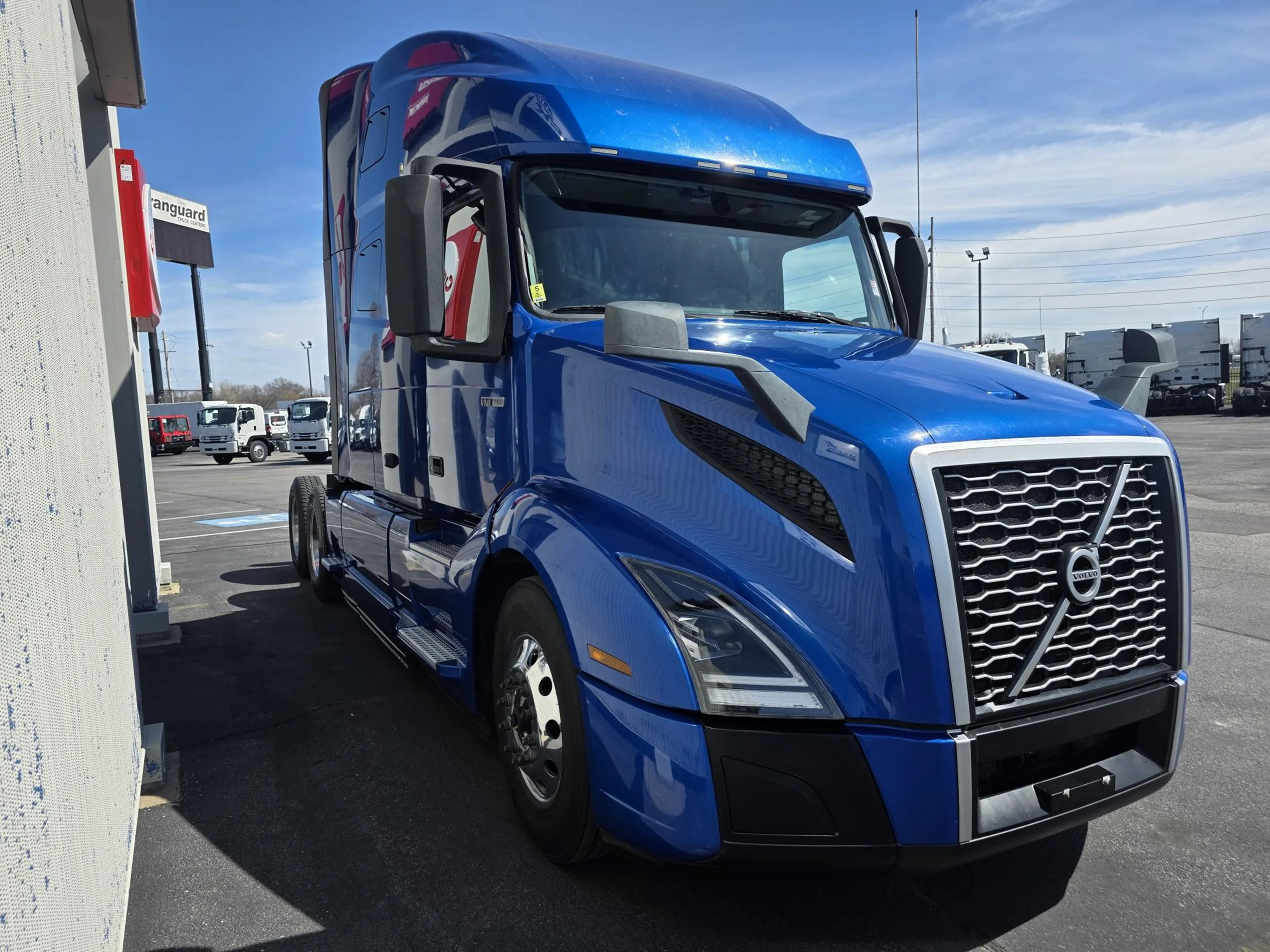 2021 Volvo VNL 760 - image 2