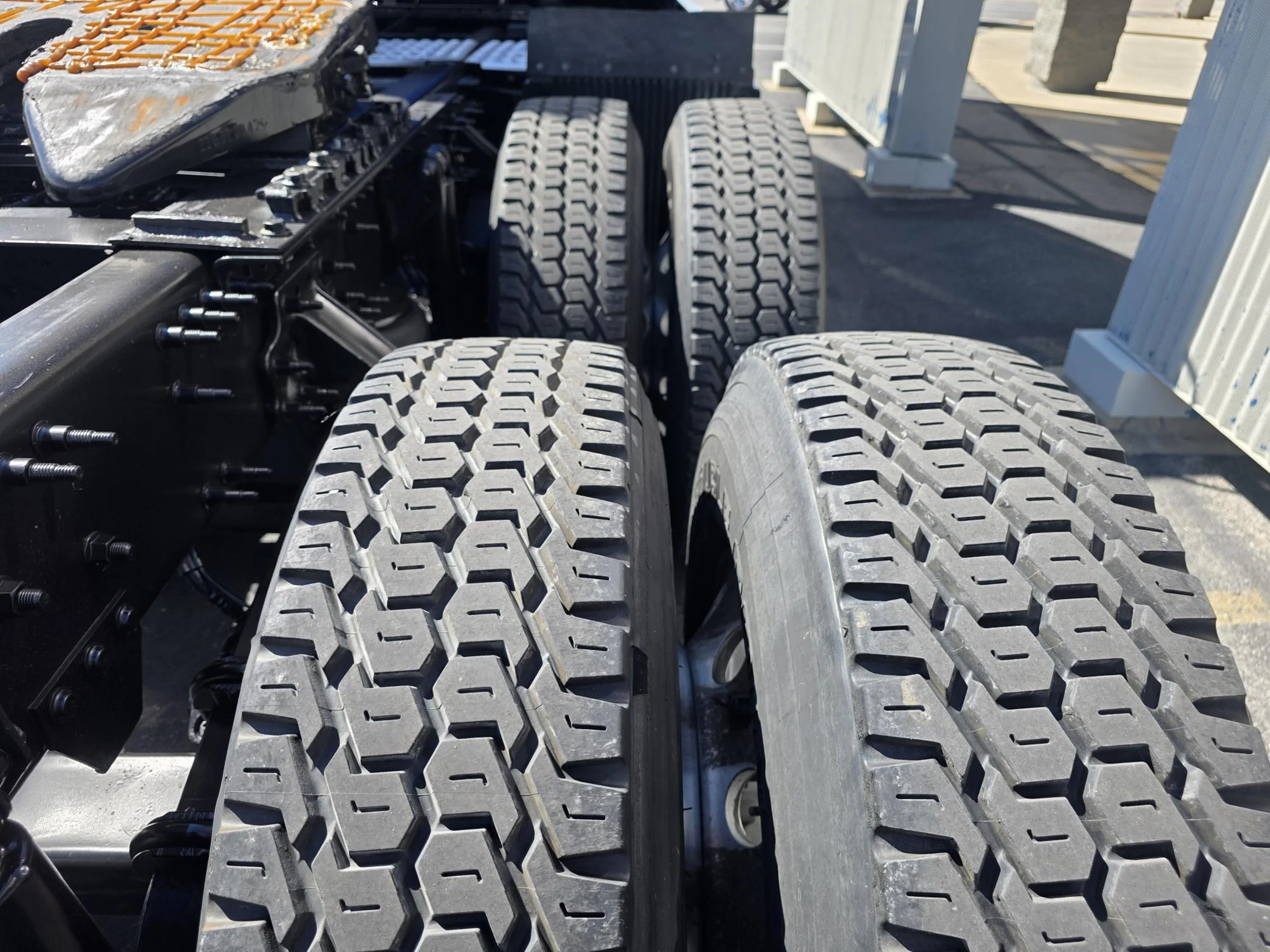 2021 Volvo VNL 760 - image 10