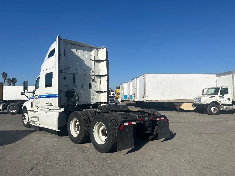 2023 International LT - image 5