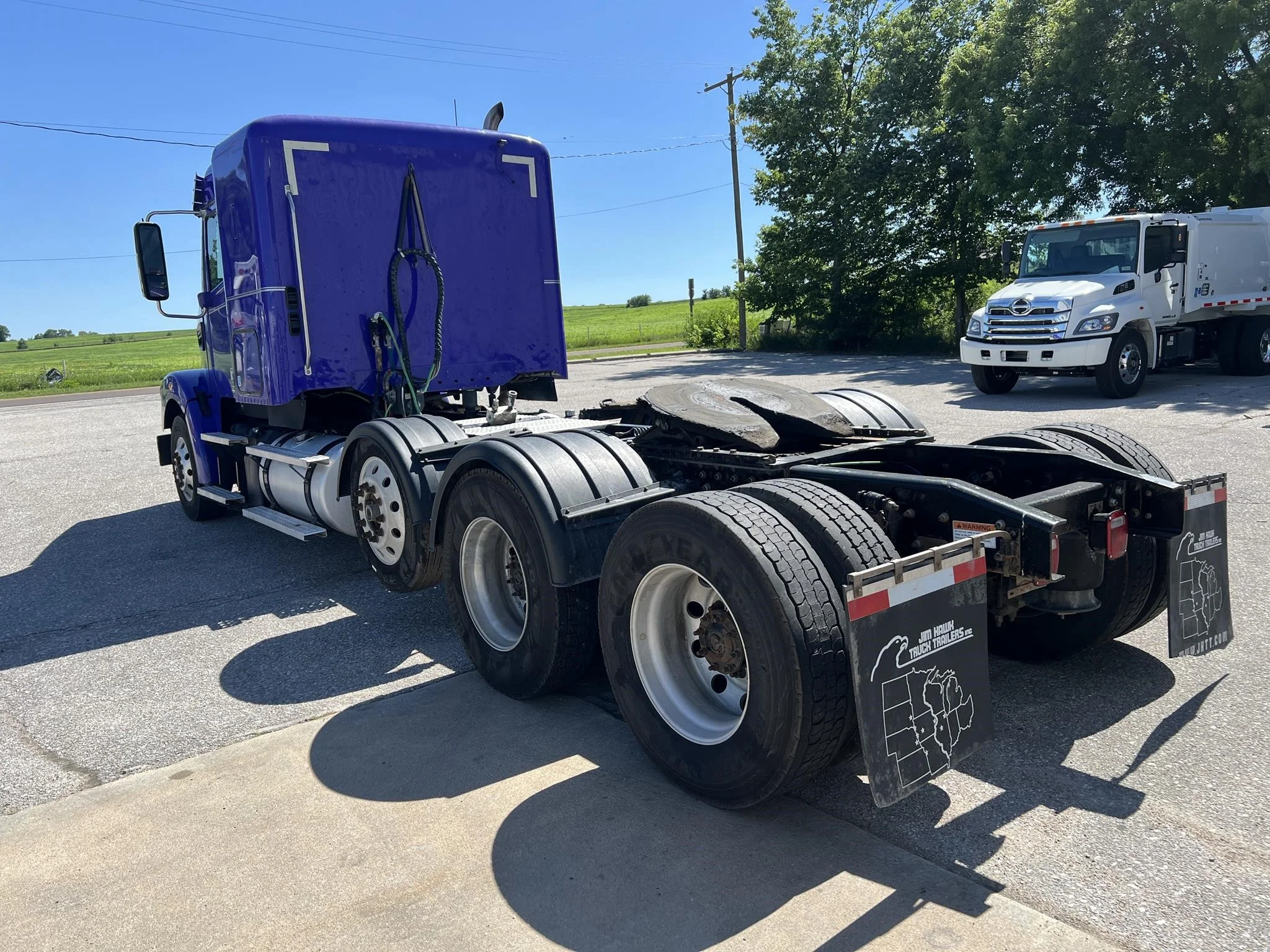 2020 Freightliner 122SD - image 3