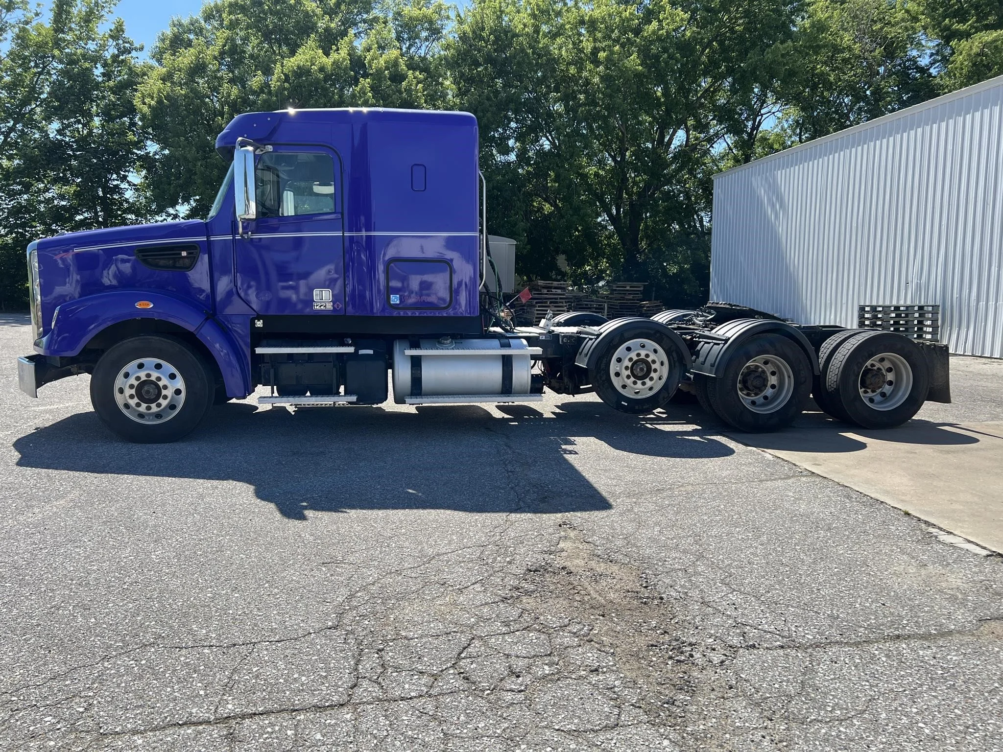 2020 Freightliner 122SD - image 2