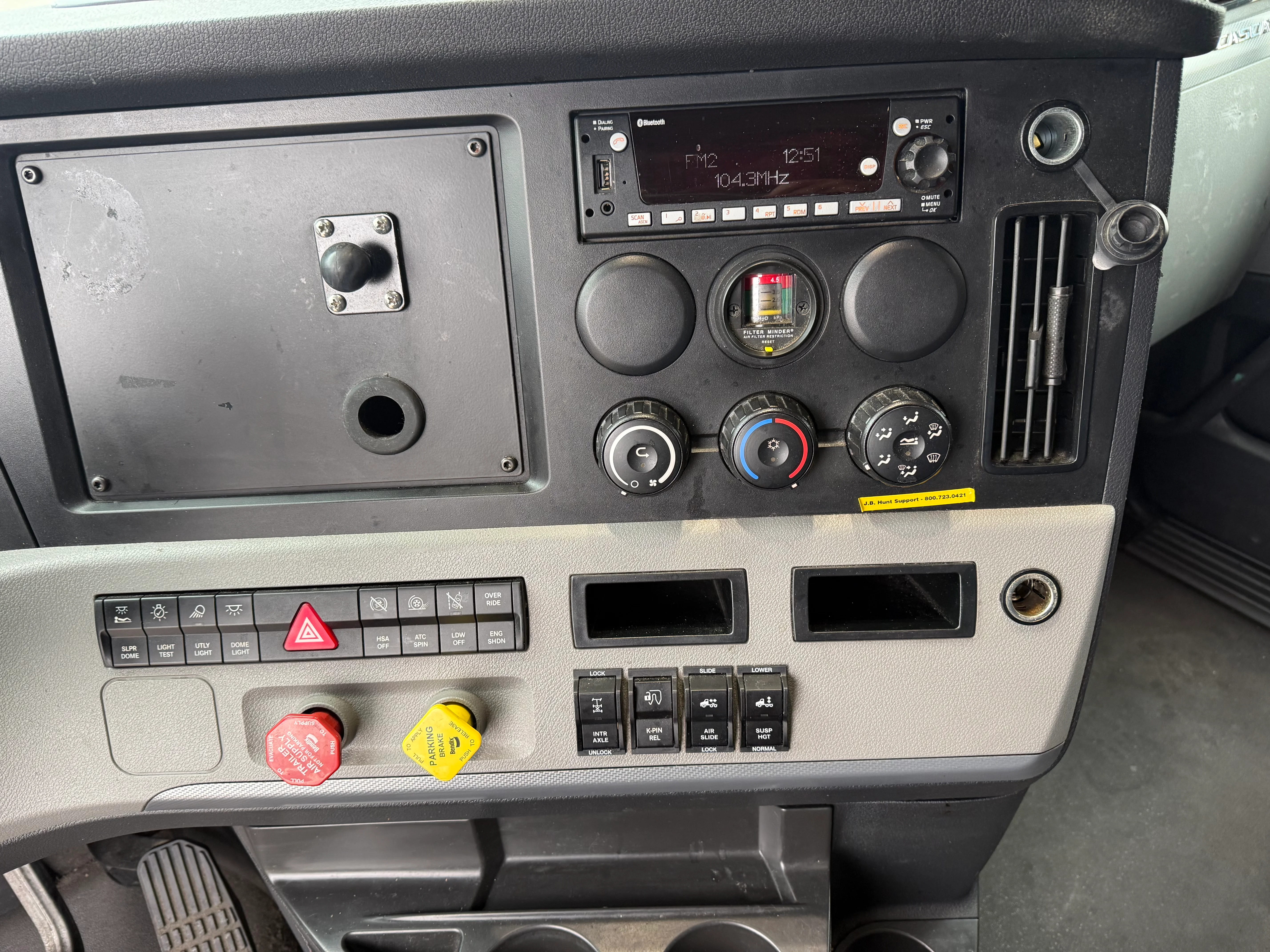 2022 Freightliner Cascadia - image 13