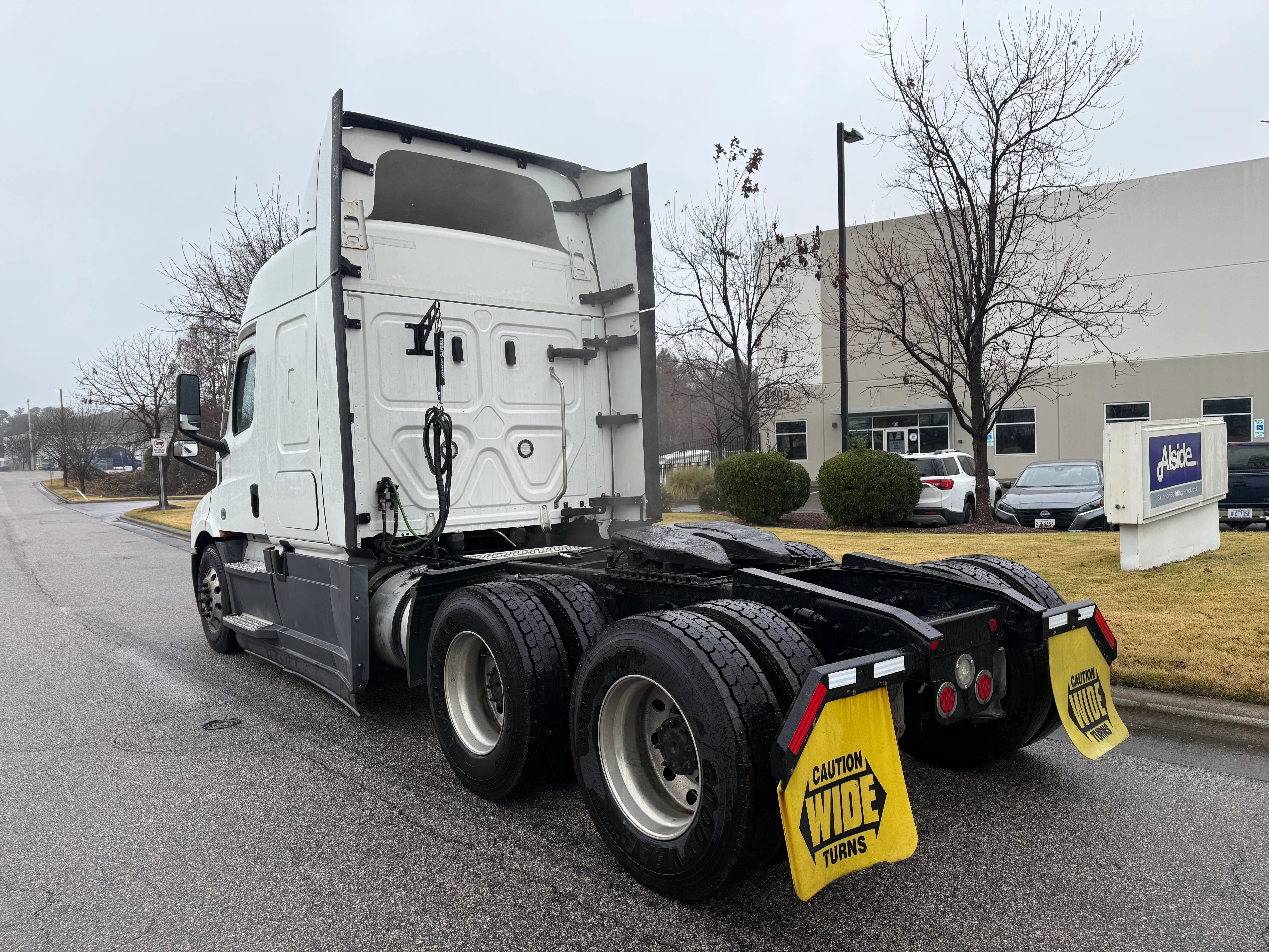 2022 Freightliner Cascadia - image 4