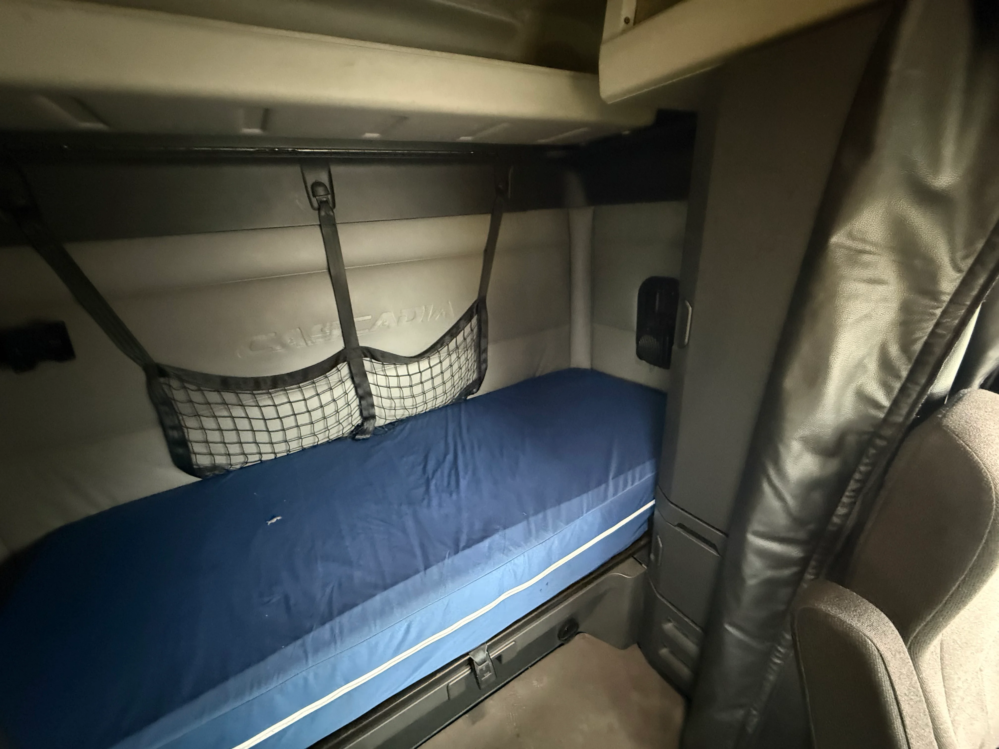 2022 Freightliner Cascadia - image 11