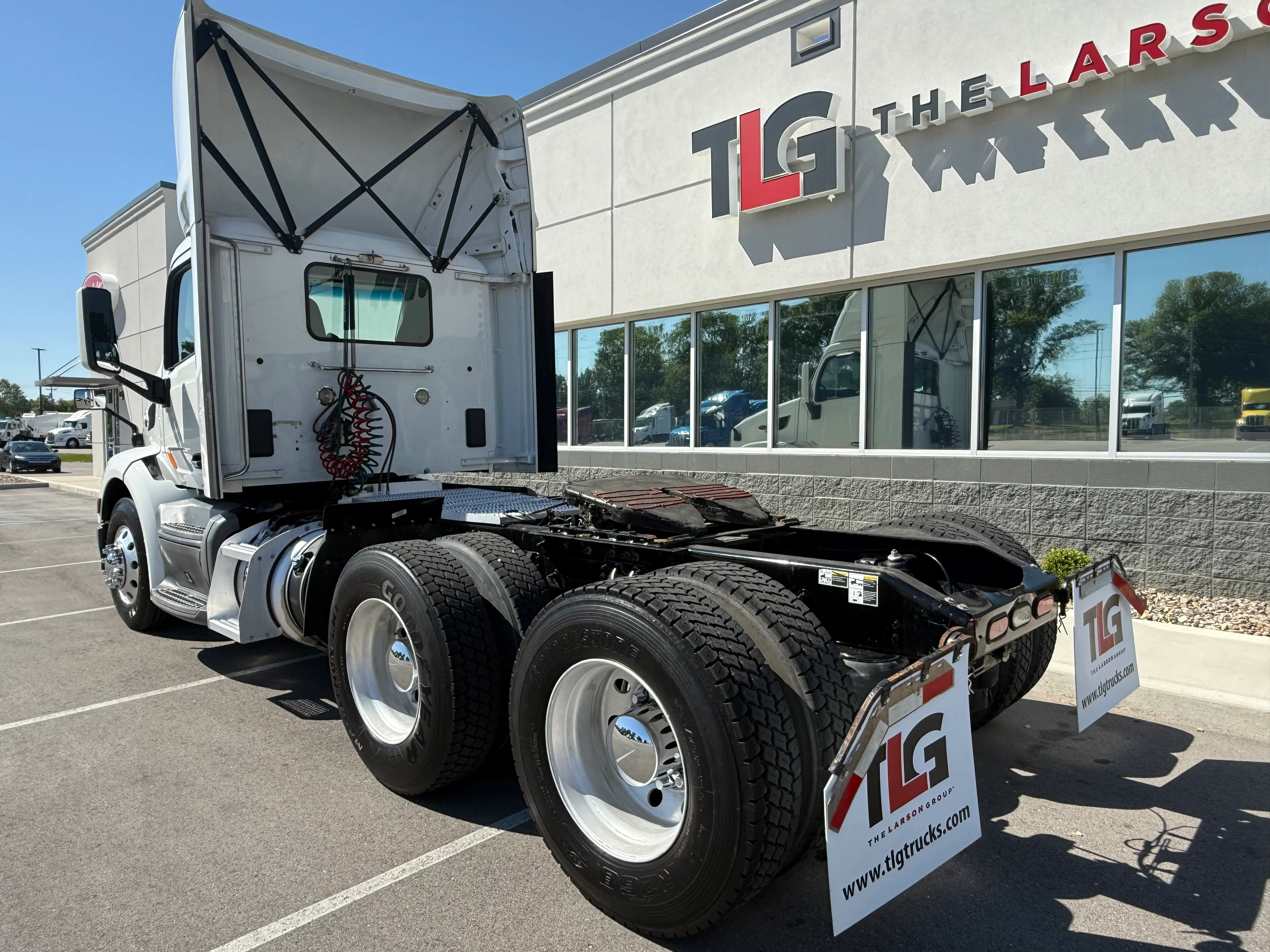 2021 Peterbilt 579 in Evansville, IN — photo 3