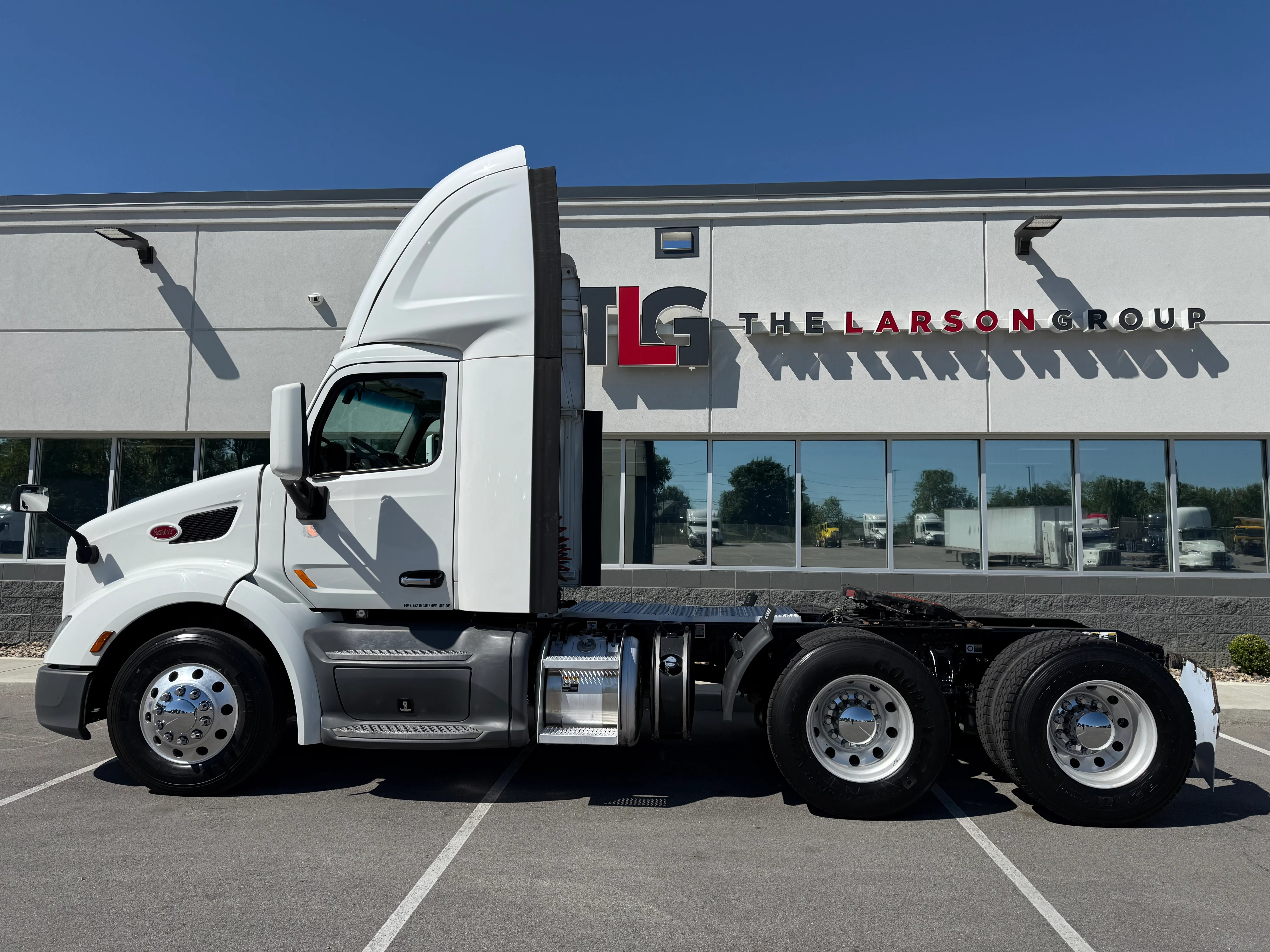 2021 Peterbilt 579 in Evansville, IN — photo 2