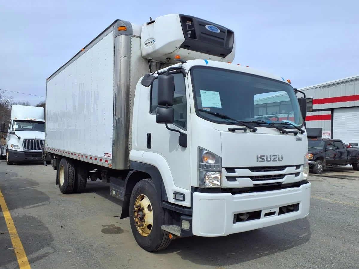 2019 Isuzu FTR - image 3
