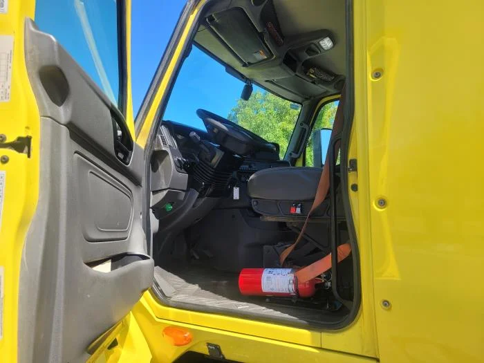 2023 International LT — photo 8