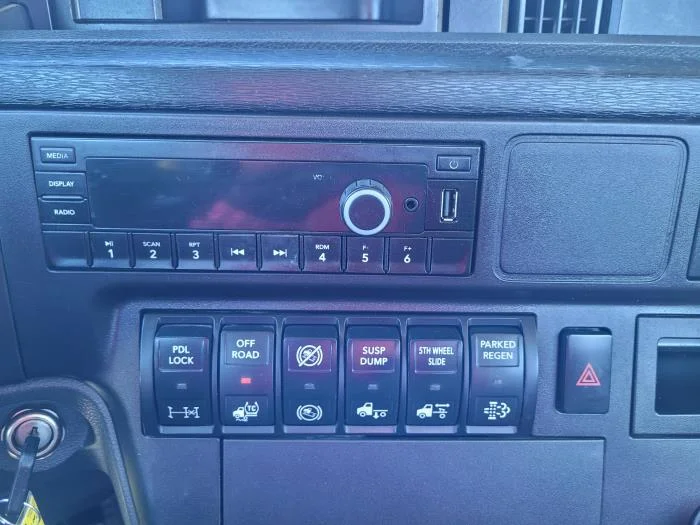 2023 International LT — photo 15