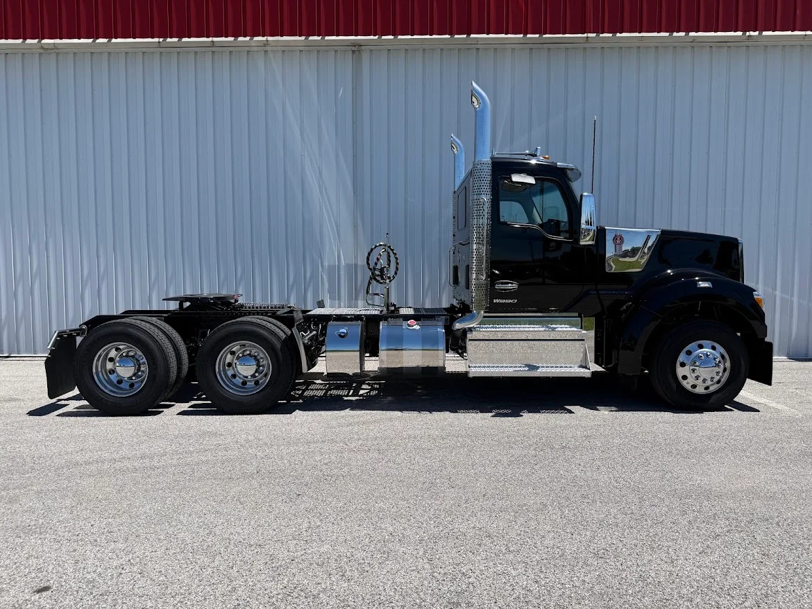 2027 Kenworth W990 in Fenton, MO — photo 3