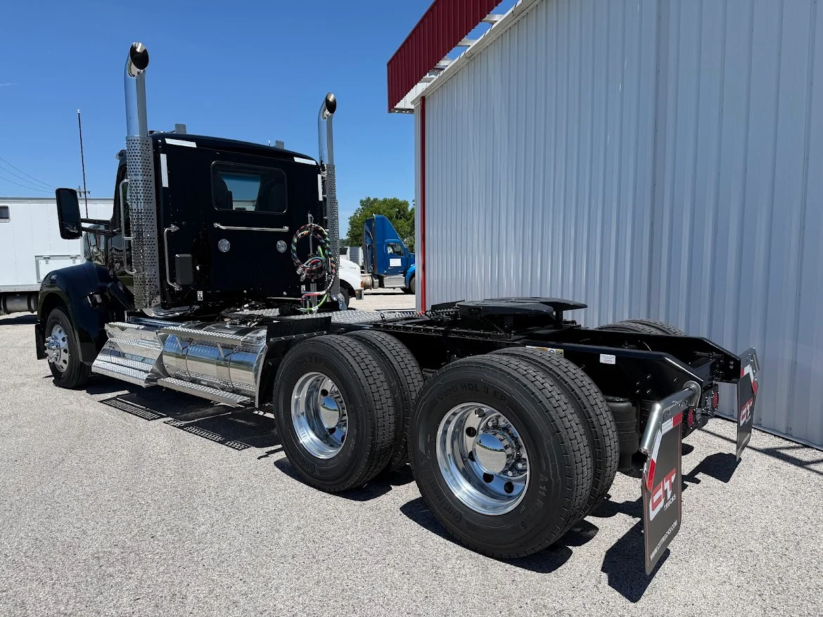 2027 Kenworth W990 in Fenton, MO — photo 5