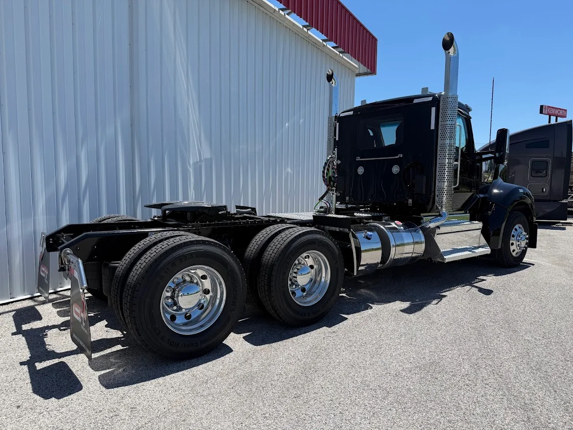 2027 Kenworth W990 in Fenton, MO — photo 4