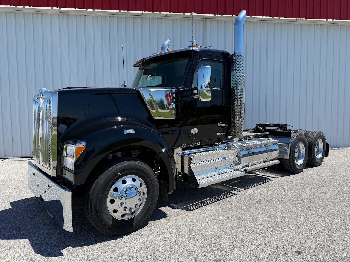 2027 Kenworth W990