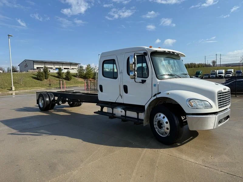 2018 Freightliner M2 106 in Cincinnati, OH — photo 2
