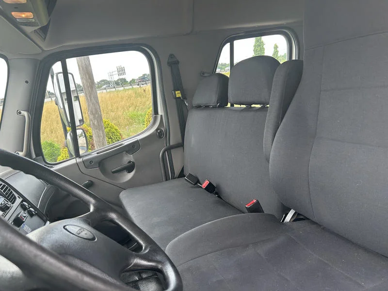 2018 Freightliner M2 106 in Cincinnati, OH — photo 7