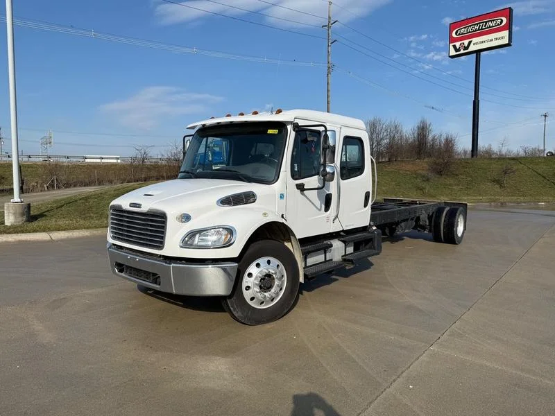 2018 Freightliner M2 106 in Cincinnati, OH