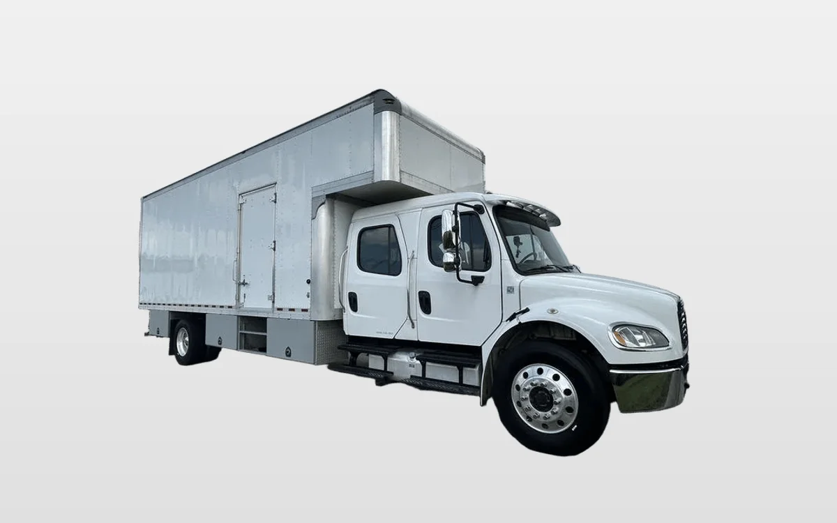 2018 Freightliner M2 106 - image 1
