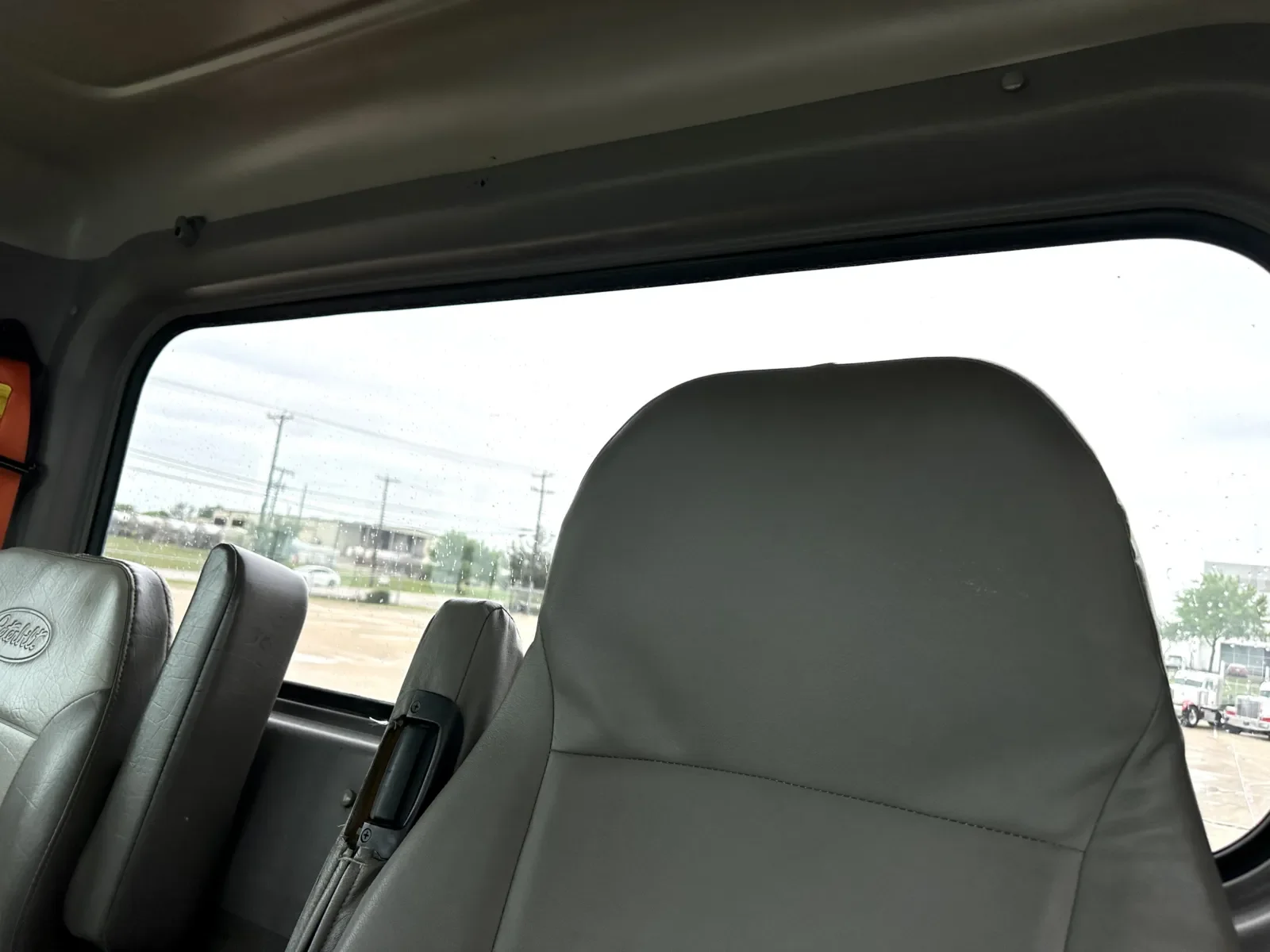 2015 Peterbilt 365 in Hutchins, TX — photo 20