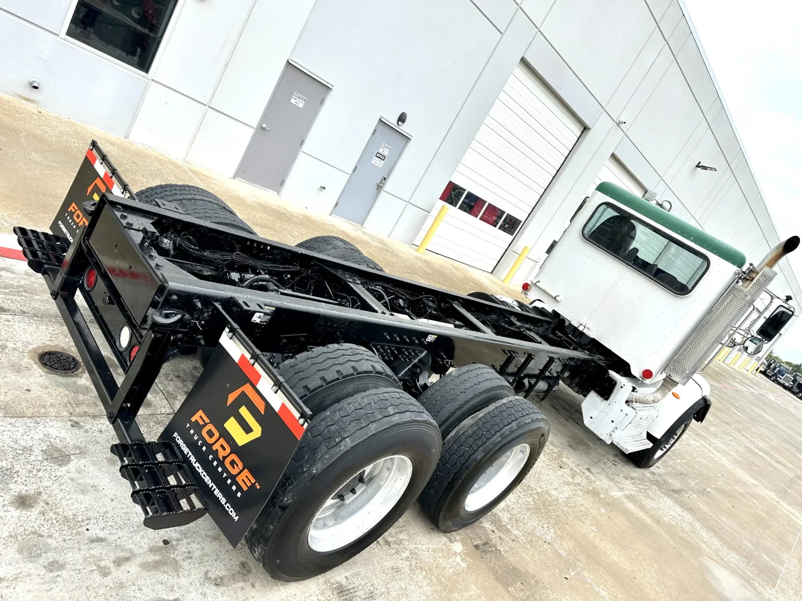 2015 Peterbilt 365 - image 11