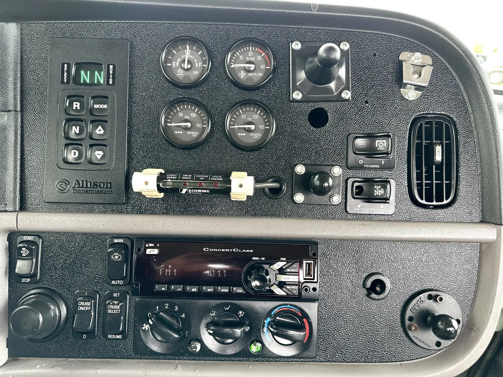 2015 Peterbilt 365 - image 18