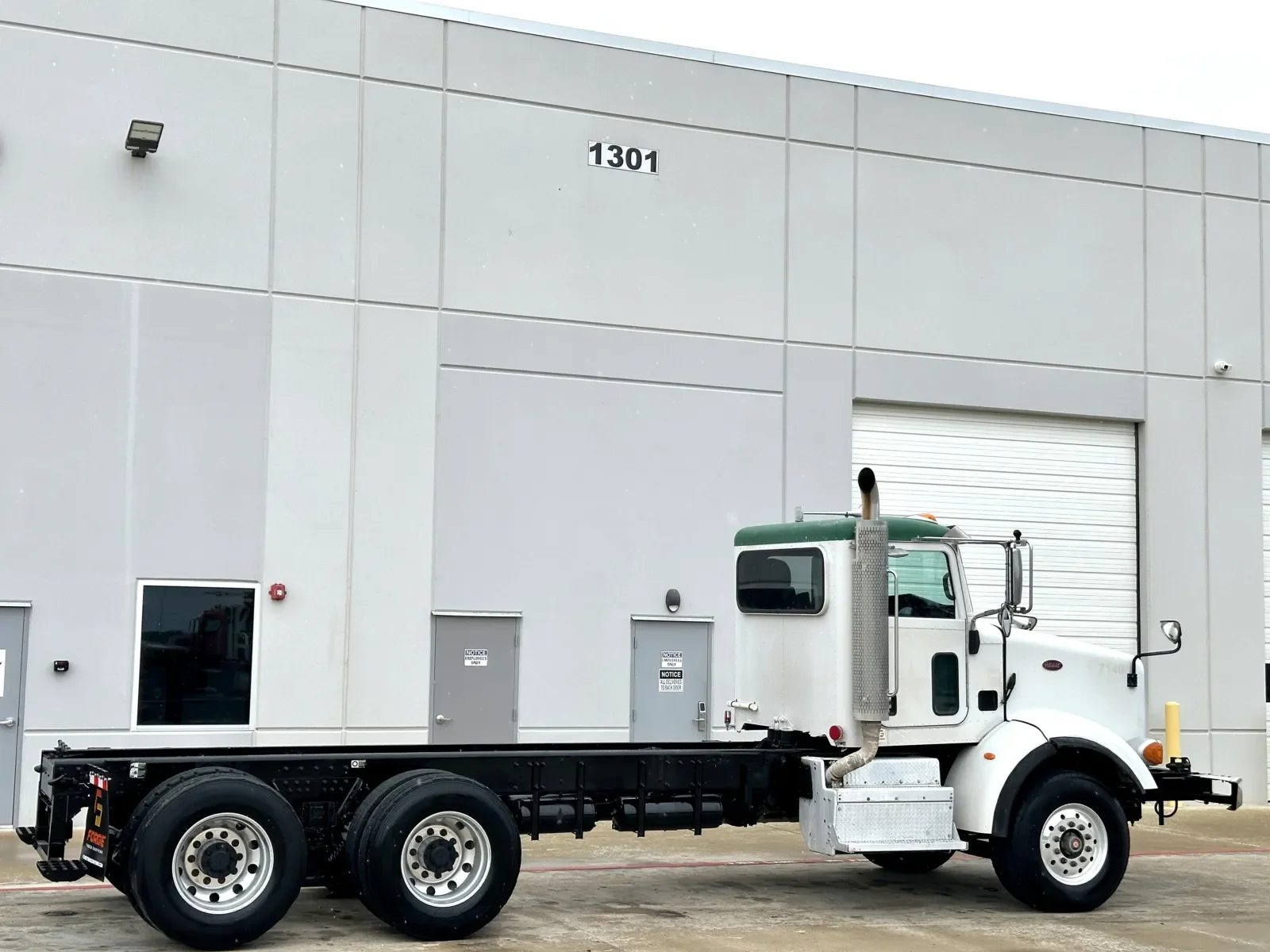 2015 Peterbilt 365 - image 5