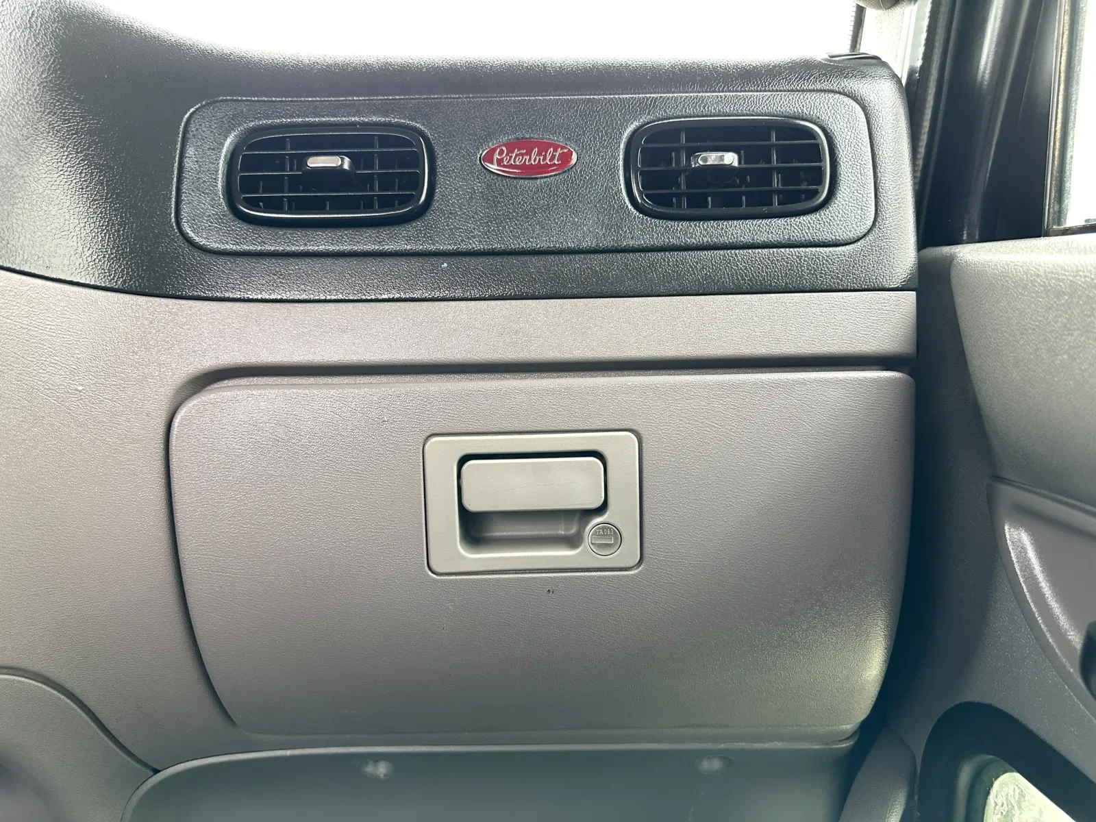 2015 Peterbilt 365 - image 19