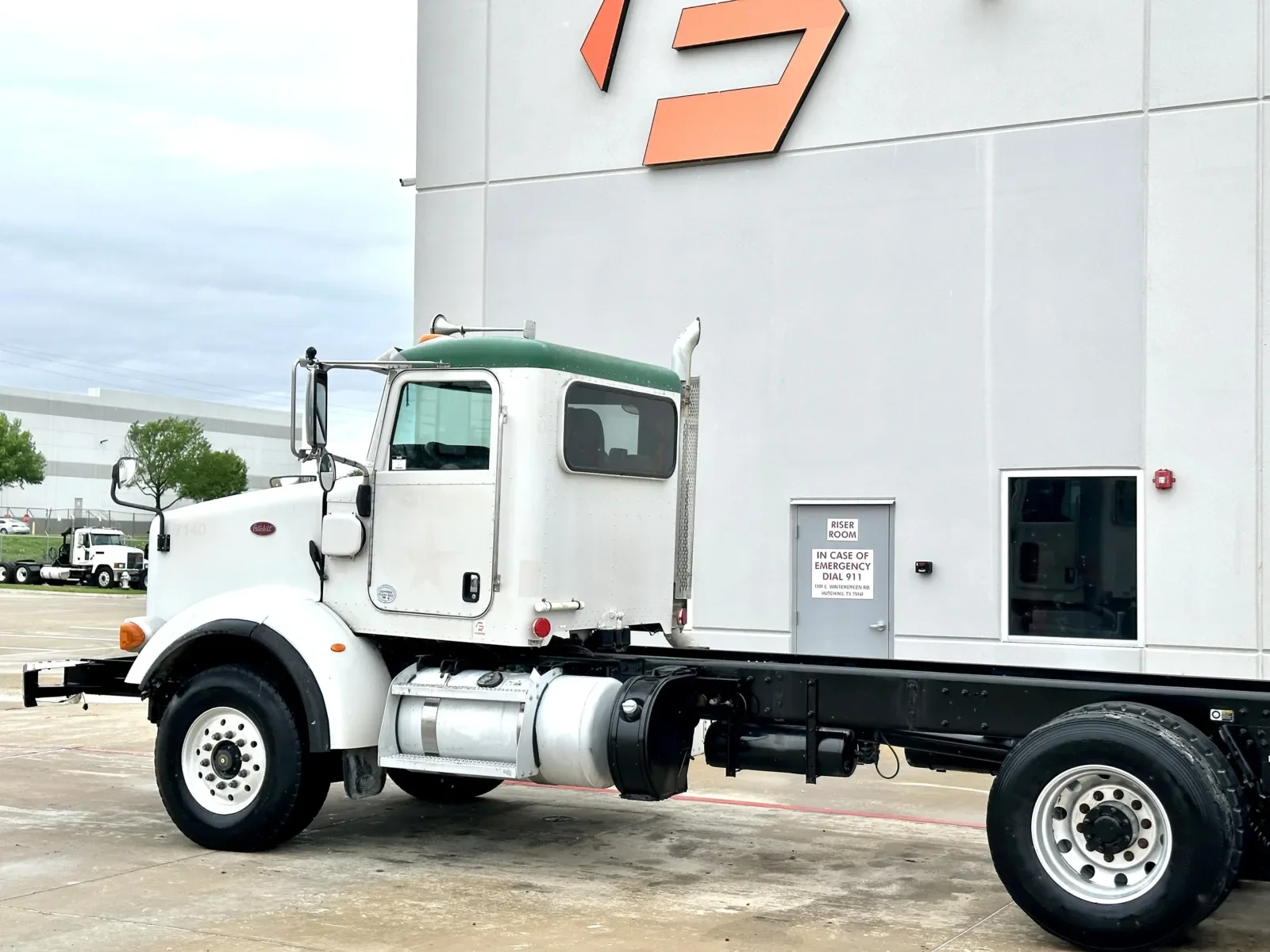 2015 Peterbilt 365 in Hutchins, TX — photo 8