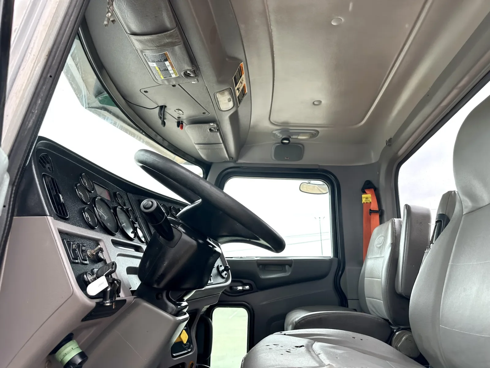 2015 Peterbilt 365 in Hutchins, TX — photo 14