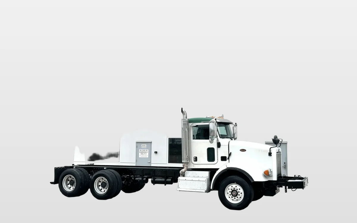 2015 Peterbilt 365 - image 1