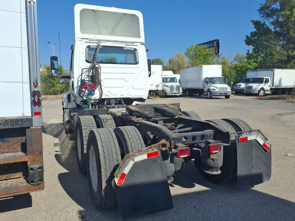 2019 International LT - image 4