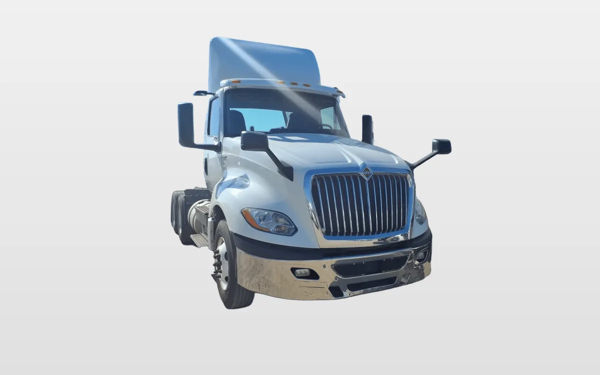 2019 International LT - image 1