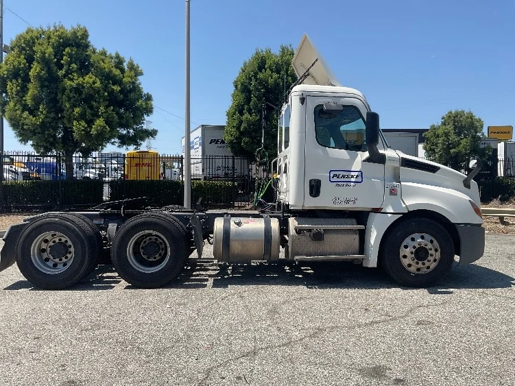 2019 Freightliner Cascadia in Torrance, CA — photo 8