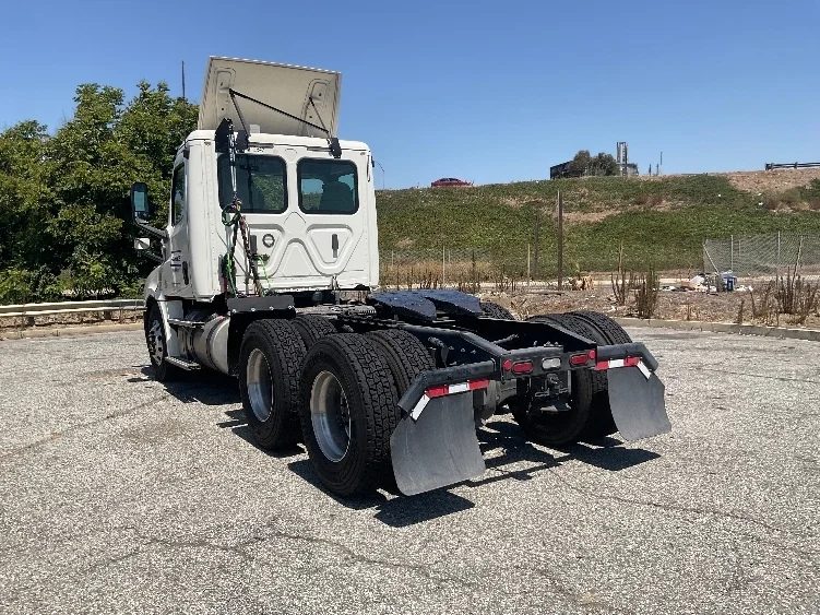 2019 Freightliner Cascadia in Torrance, CA — photo 5