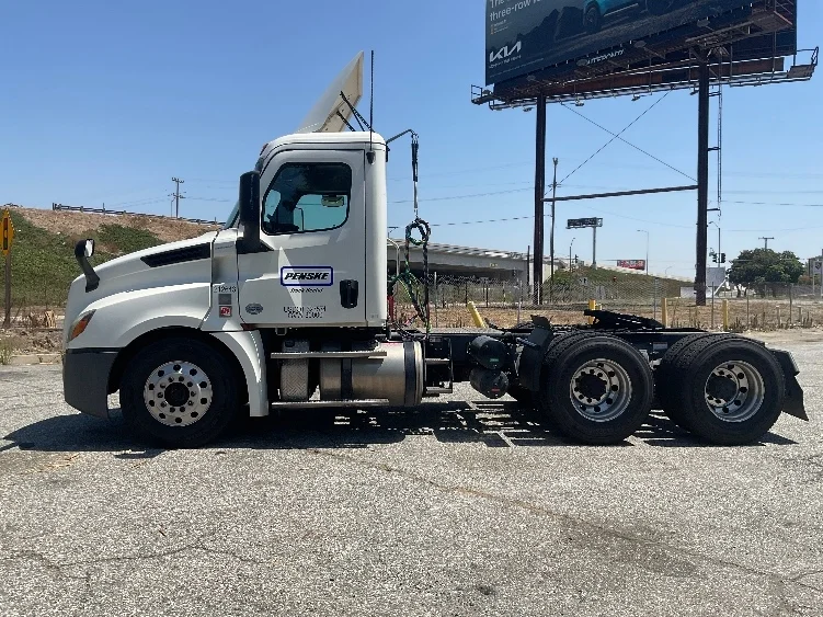 2019 Freightliner Cascadia in Torrance, CA — photo 4