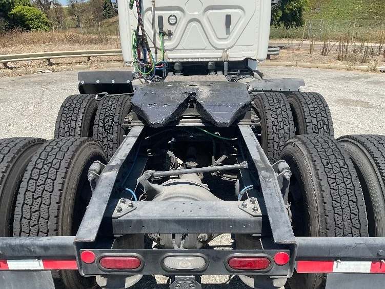 2019 Freightliner Cascadia in Torrance, CA — photo 6