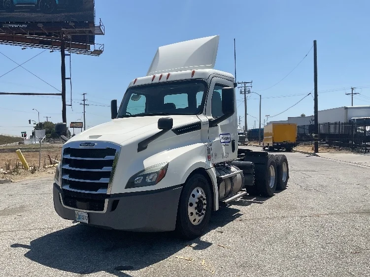 2019 Freightliner Cascadia in Torrance, CA — photo 3