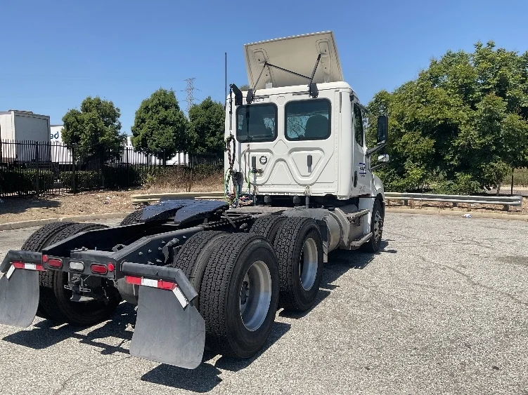 2019 Freightliner Cascadia in Torrance, CA — photo 7