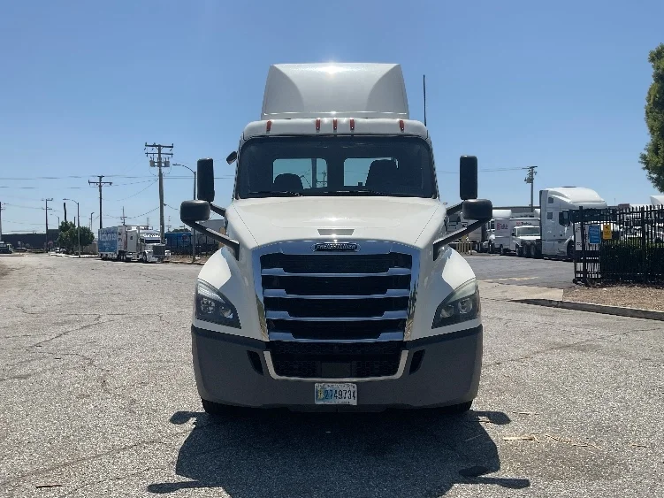 2019 Freightliner Cascadia in Torrance, CA — photo 2