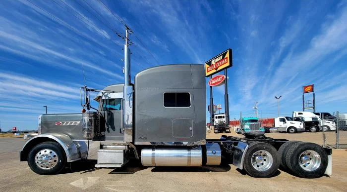 2021 Peterbilt 389 - image 7