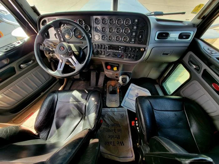 2021 Peterbilt 389 - image 26