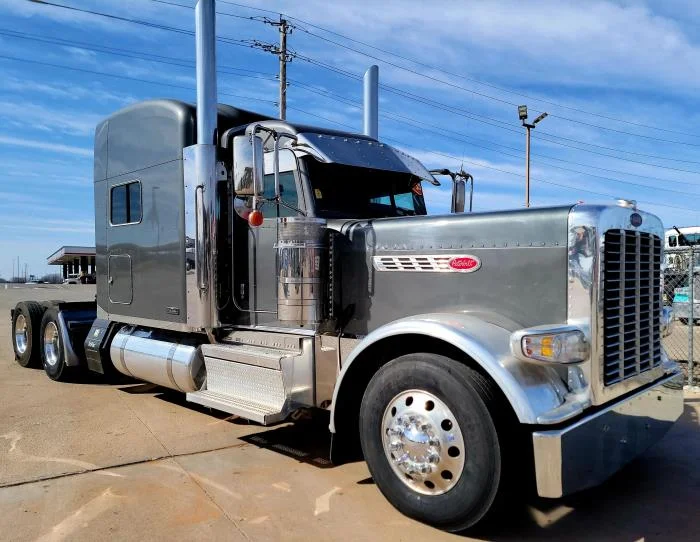 2021 Peterbilt 389 - image 4