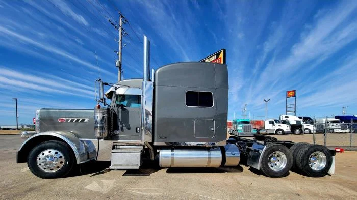 2021 Peterbilt 389 - image 5