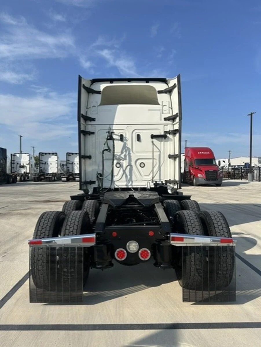 2022 Freightliner Cascadia — photo 4