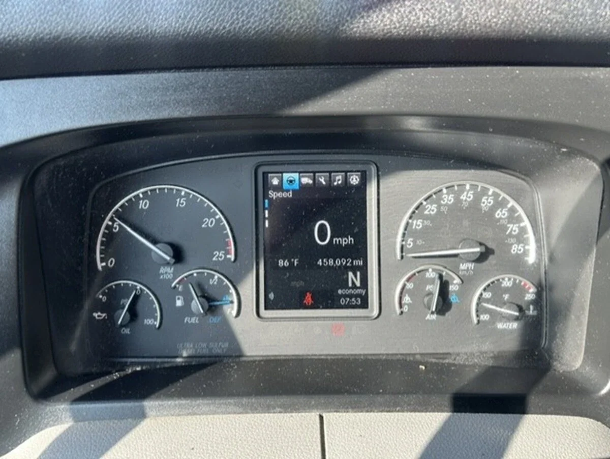 2022 Freightliner Cascadia — photo 22