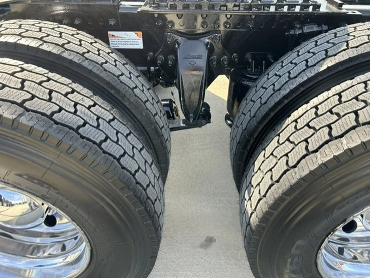 2022 Freightliner Cascadia — photo 9